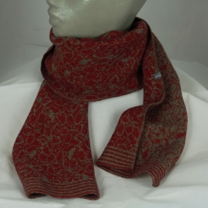 schal-merino-schurwolle-strick-bordeaux-braun-blume